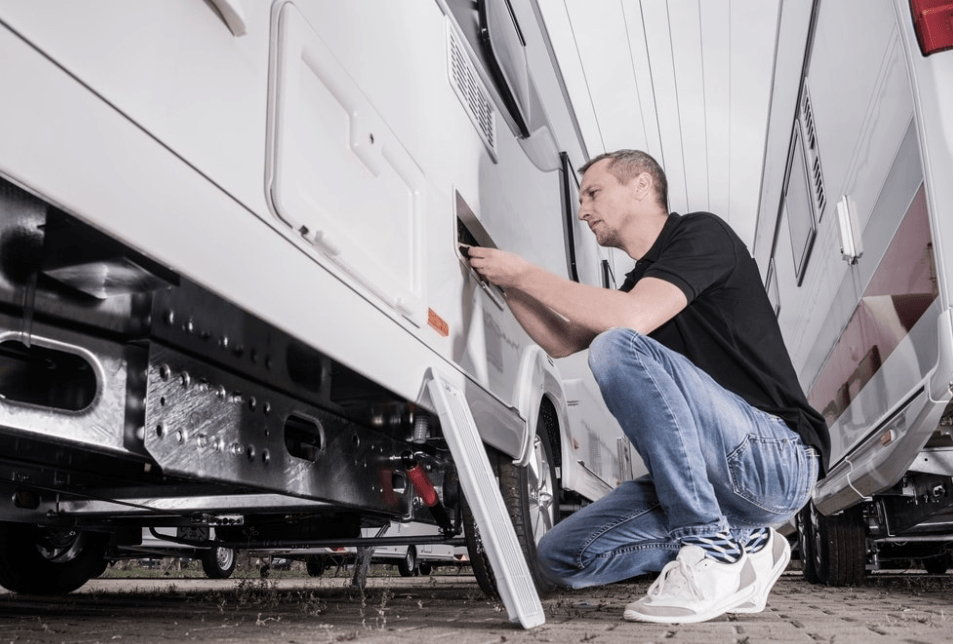 Trailer Repairs: How to Identify Early Warning Signs Before Costly Breakdowns Occur